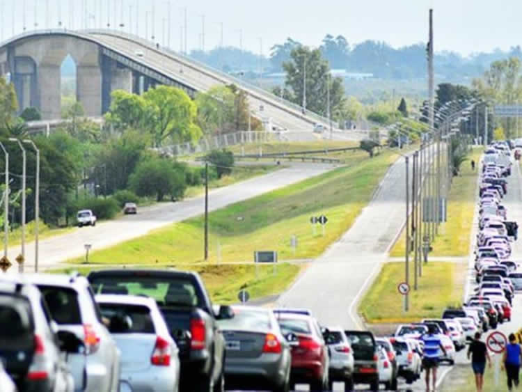 Lentamente uruguayos vuelven a cargar en departamentos limítrofes con argentina