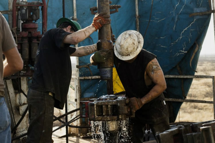 La suba de petróleo podría determinar un aumento del precio de los combustibles antes de fin de año