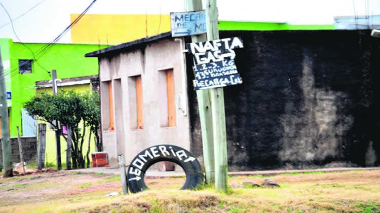 En Salto venden combustible en casas de familia y pequeños comercios