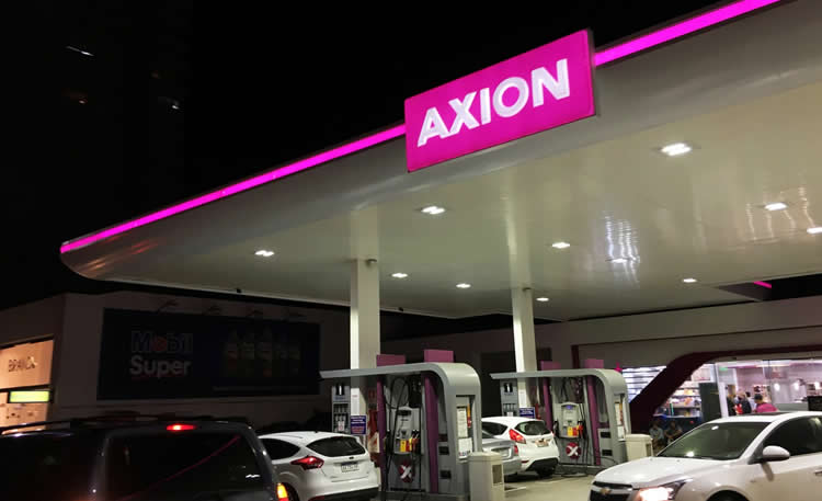 AXION apura el paso en Uruguay: Más del 80% de sus 103 estaciones ya lucen nueva imagen