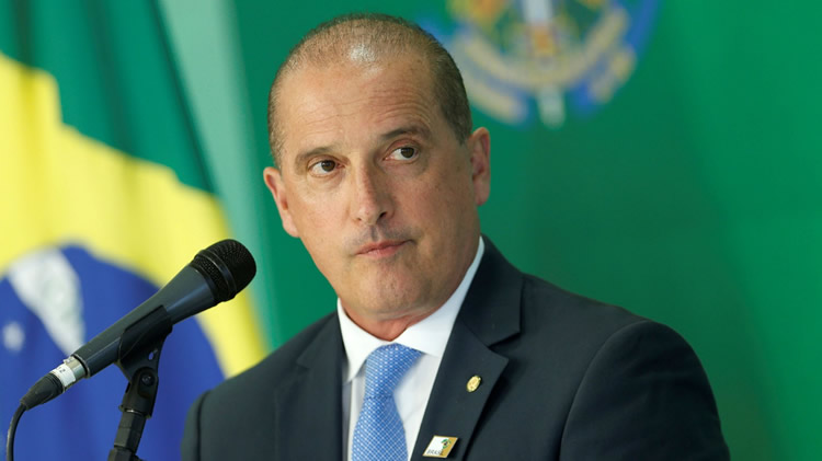 Bolsonaro deja en suspenso la privatización de Petrobras y podría demorarse su salida de Uruguay