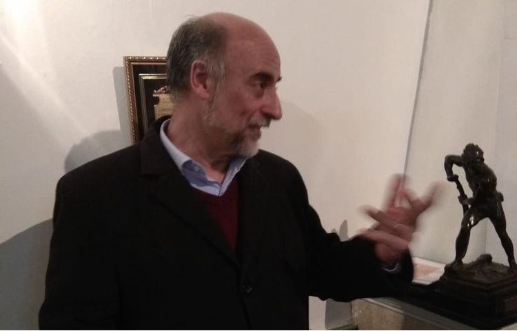 Senador Mieres propone mantener el monopolio del combustible sin liberalizarlo