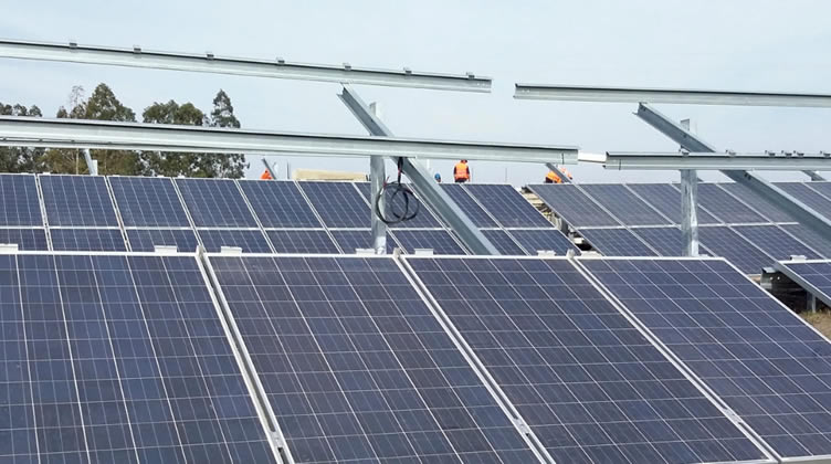 Con la instalación de paneles fotovoltaicos, las Estaciones de Servicio reducen un 35 por ciento el consumo de energía