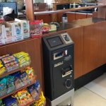 Puntapié inicial de “la nueva normalidad” en Estación de Servicio: Instalan máquina que cobra, da cambio y cierra caja