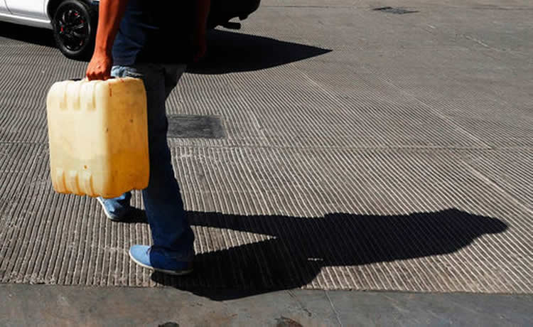 Desbaratan estación clandestina de combustible en Salto