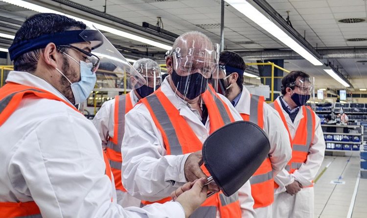 Viceministro Walter Verri visitó instalaciones de multinacional automotriz “Faurecia” en San José