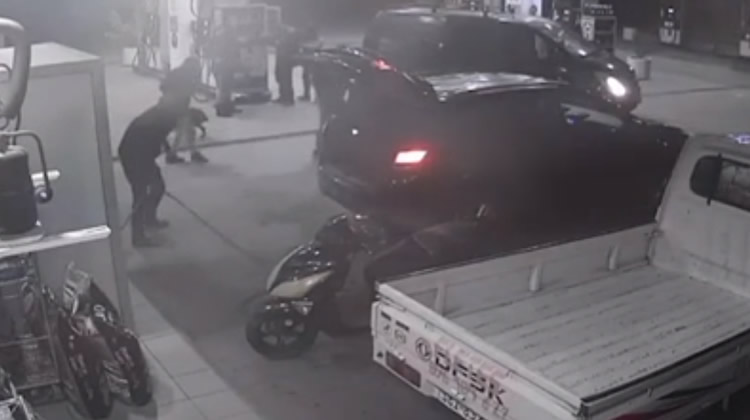 Delincuentes intentaron infructuosamente llevarse una buzonera de efectivo de una Estación de Servicio