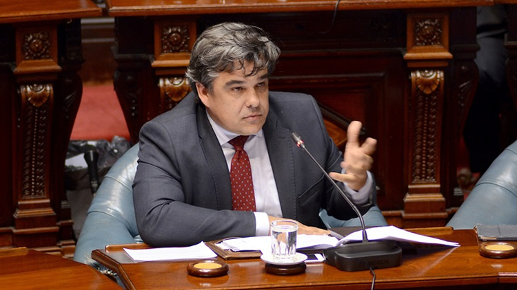 Duro cuestionamiento de Senador Carlos Cammy a documento del MIEM