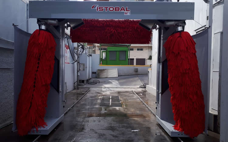 Autolavado en Uruguay: El rodillo y el “jet wash” conviven con absoluta armonía