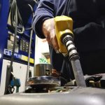 Para el gobierno, la baja de los combustibles muestra que sistema de fijación de precios es confiable