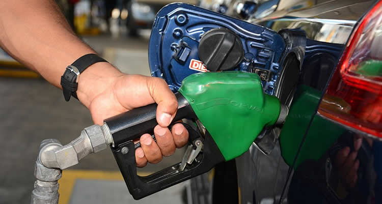 A pesar de que precio del crudo WTI se disparó, el gobierno decidió no aumentar los combustibles en octubre