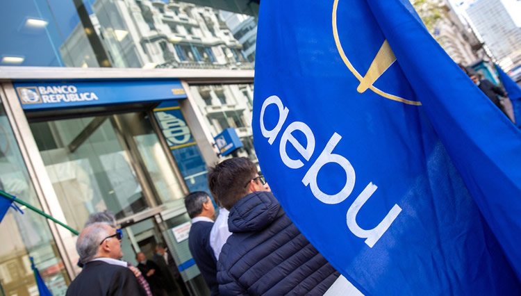 Para el gremio de trabajadores de los bancos, los estacioneros nucleados en  VECOMA anteponen sus objetivos de rentabilidad sobre el interés del país