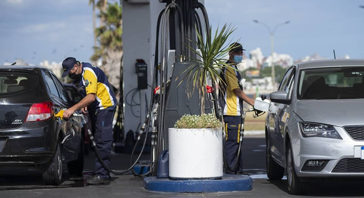 Aumento de los combustibles: Opiniones a favor y en contra sobre la decisión del Gobierno