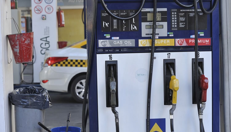 Baja 3 pesos la gasolina y el Gas Oil mantendrá su precio