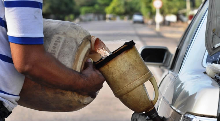 Detienen a ocho delincuentes por contrabando de combustible en Salto