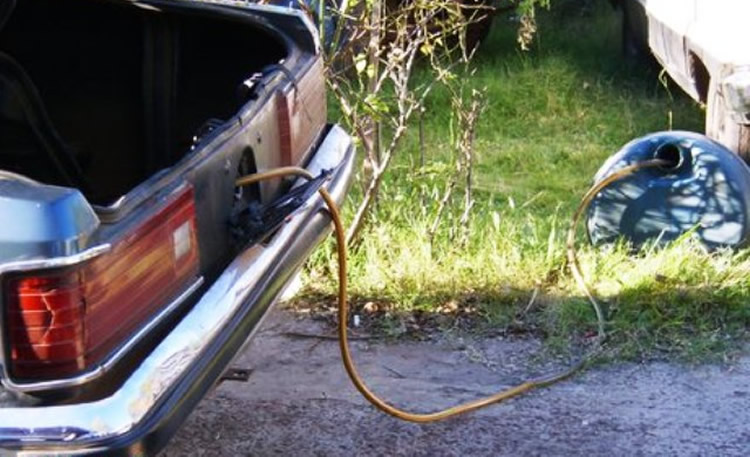 Contrabando de combustible: Denuncian que autos adaptados con tanques de 200 litros cruzan el puente hasta ocho veces por día