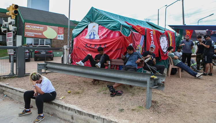 Trabajadores de ACODIKE comenzaron una huelga: Advierten que solo se levantará “cuando se reincorporen los empleados despedidos”