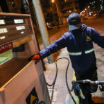 Barril a casi 90 dólares y parada de refinería La Teja empujan los precios de los combustibles al alza para setiembre