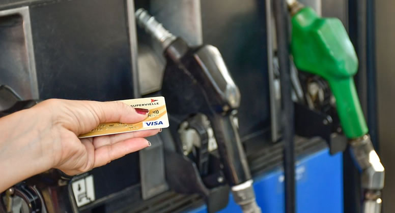 Analizan cobrar aranceles a los “tarjeta habientes” por pago de combustible en Estaciones de Servicio
