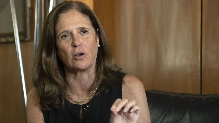 La ministra de Industria y Energía Elisa Facio está de acuerdo con desmonopolización de ANCAP