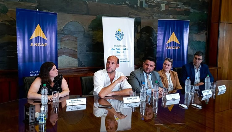 ANCAP entregó viviendas en Paysandú para personas con discapacidad