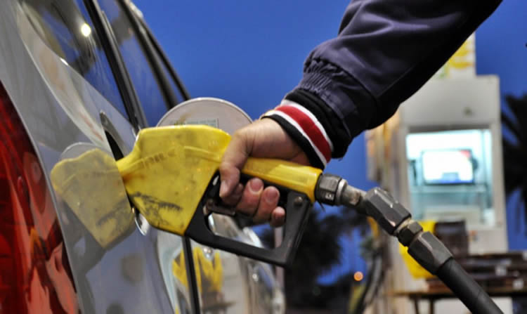 El Poder Ejecutivo marcó precio de combustibles para marzo con aumentos de 1 pesos por litro