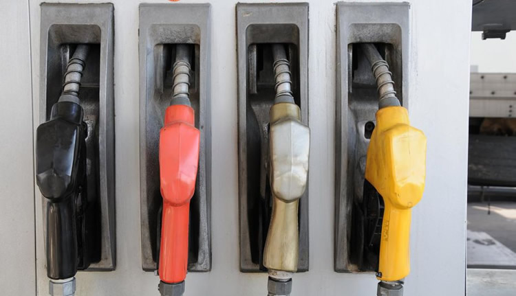 Suba del barril de petróleo en segunda quincena de febrero empuja al alza precio de los combustibles