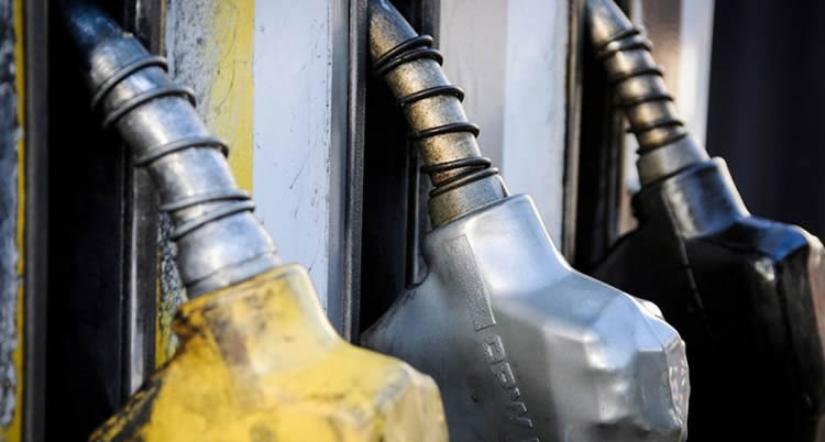 Nafta Super 95 aumentará $ 1.50 por litro a partir de mayo mientras que el gas oil descenderá poco menos de 1 peso