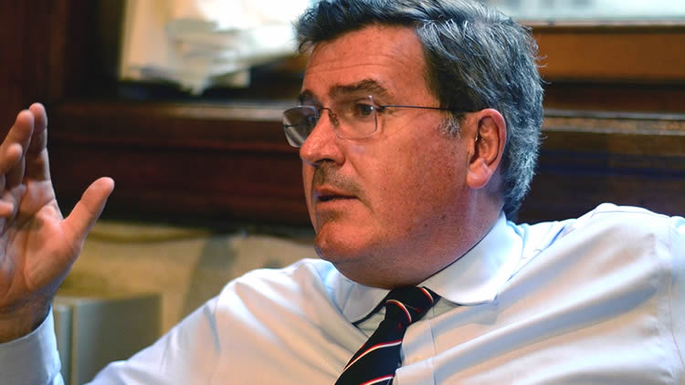 Bordaberry planteó la derogación del monopolio de ANCAP en la importación de combustibles para uso interno