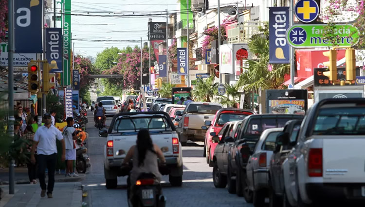 Comerciantes de Melo reclaman aplicar el descuento del 24 por ciento en los combustibles para esa ciudad