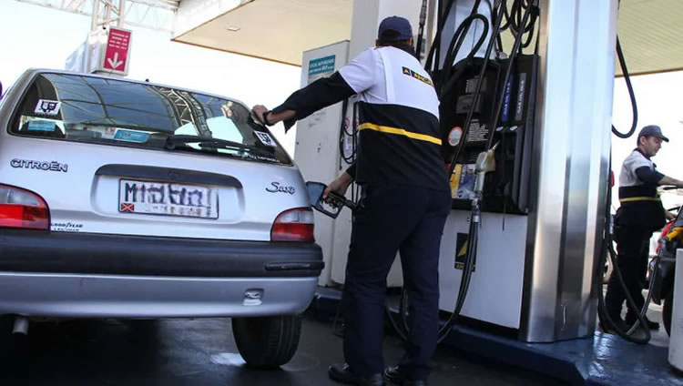 El Gobierno trabaja en un nuevo instrumento legal para fijar el precio de los combustibles