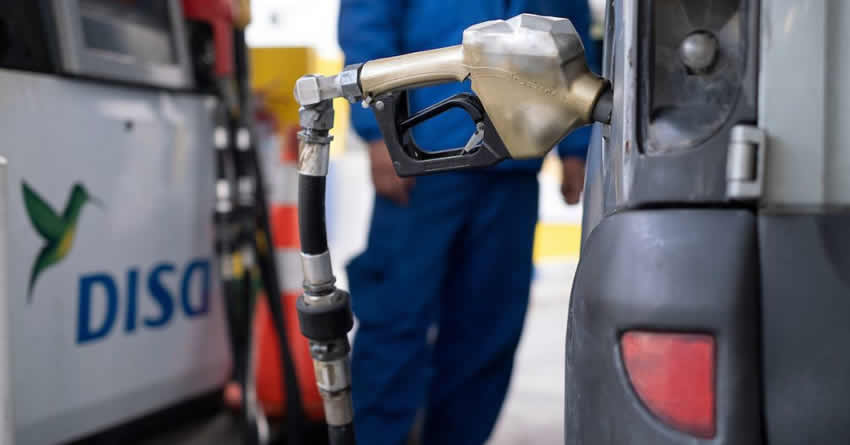 El Gobierno resolvió bajar el precio de la nafta Súper 52 centésimos pero subió el gasoil más de 2 pesos