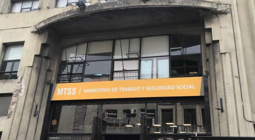 Trabajadores de ANCAP y directorio acordaron conformación de una comisión bipartita