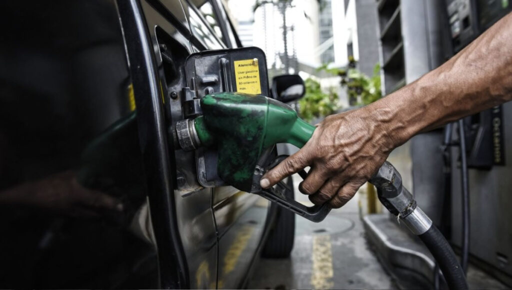 El debate por la competitividad llega a los surtidores con foco en los costos y precios