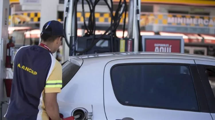 El Gobierno ajustó los precios de la nafta y el gasoil, pero congeló el supergás